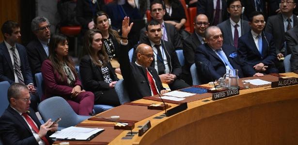 O vice-embaixador dos EUA na ONU, Robert Wood, vota contra adesão palestina à ONU