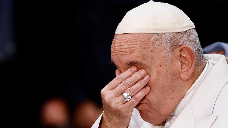 Papa Francisco chora enquanto fala sobre a Ucrânia, em 2022 Papa Francisco chora enquanto fala sobre a Ucrânia, em 2022