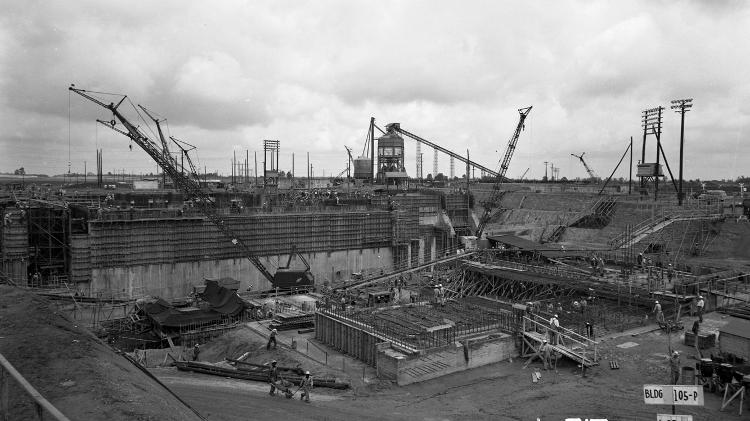25.abr.1952 - Construção de um dos reatores do Savannah River Site 25.abr.1952 - Construção de um dos reatores do Savannah River Site