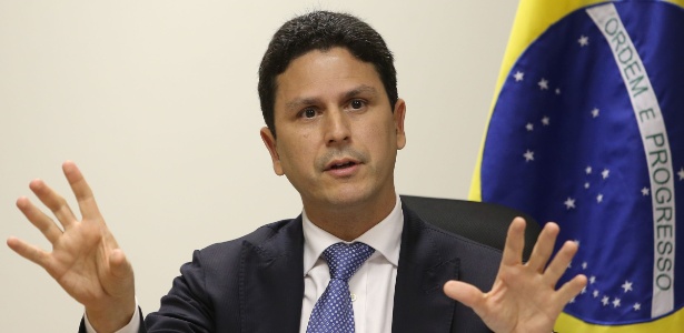 O ministro das Cidades, Bruno Araújo, durante entrevista - André Dusek/Estadão Conteúdo