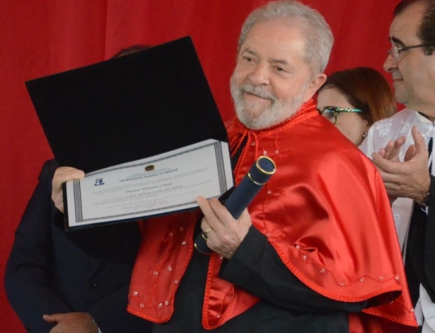 21.ago.2017 - Lula recebe título de doutor Honoris Causa na Universidade Federal de Sergipe - Beto Macário/UOL