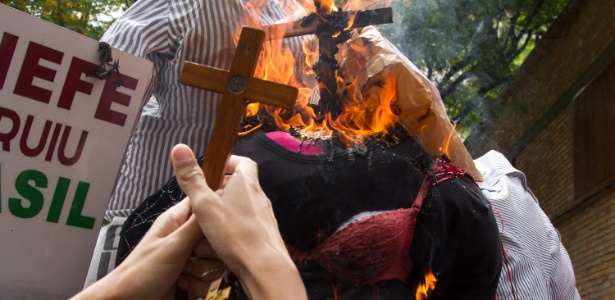 Manifestantes protestam contra a filósofa Judith Butler, que veio ao Brasil para participar de um evento no Sesc Pompeia - Kevin David/A7 Press/Estadão Conteúdo