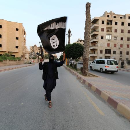 Membro do Estado Islâmico em Raqqa, na Síria - Reuters