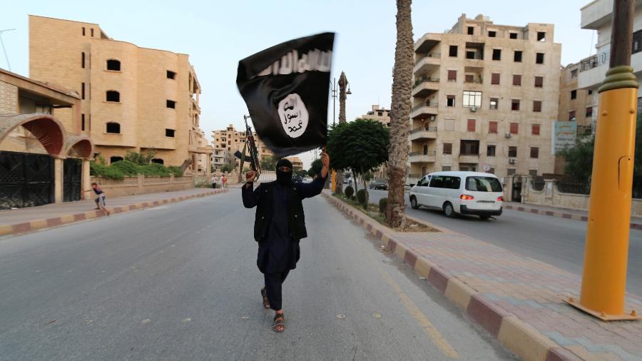Um tribunal iraquiano condenou à morte um líder do grupo Estado Islâmico, considerado o "principal responsável" por um duplo ataque suicida que deixou 32 mortos e 110 feridos em Bagdá - Reuters