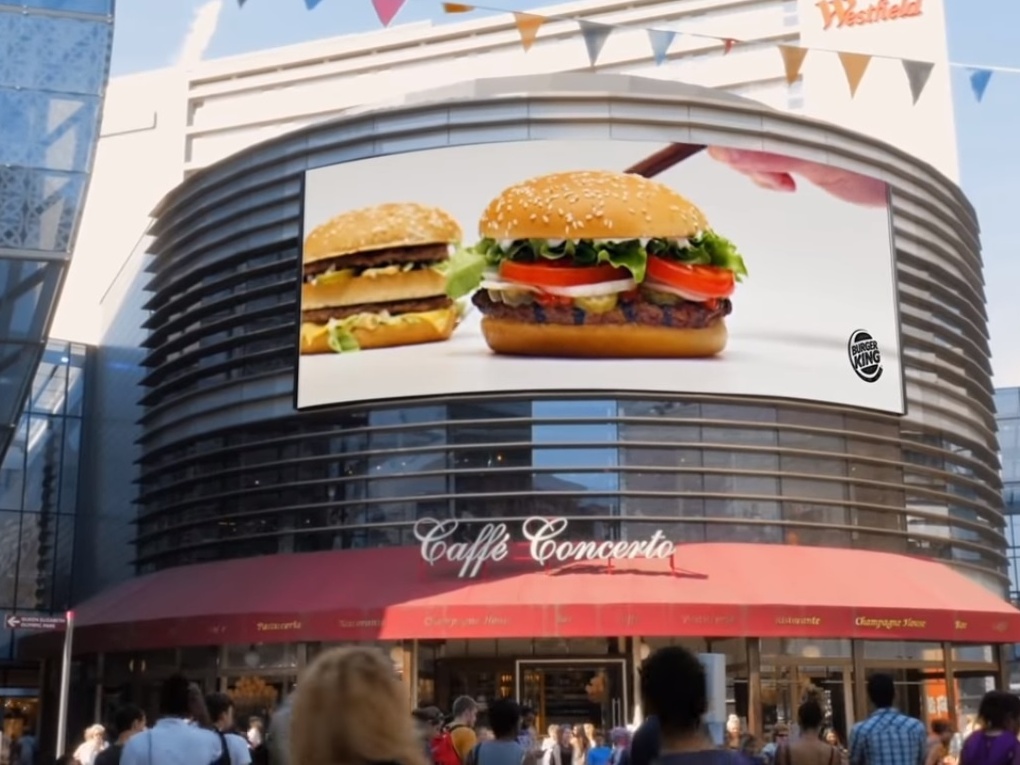 Burger King diz que "escondeu" Big Mac atrás de Whopper em seus anúncios