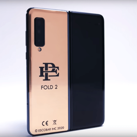Modelo de telefone celular Fold 2 de Roberto Escobar - PCMag