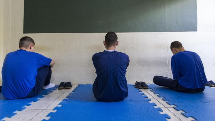 Adolescentes em unidade de privação de liberdade na Fundação Casa de São Paulo Adolescentes em unidade de privação de liberdade na Fundação Casa de São Paulo