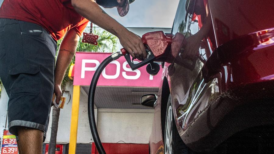 Movimentação em posto de gasolina de Porto Alegre - EVANDRO LEAL/ESTADÃO CONTEÚDO
