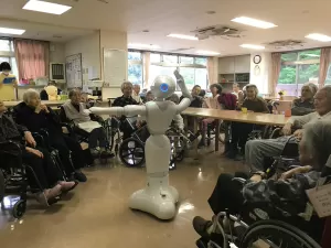 Robôs para cuidar de idosos mais atrapalham do que ajudam, diz pesquisador