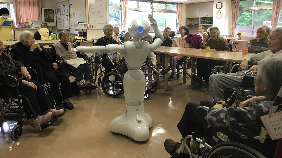 Robô japonês cuida de pacientes como um enfermeiro