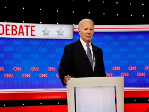 Membro da campanha de Biden diz que ele não vai sair da disputa após debate