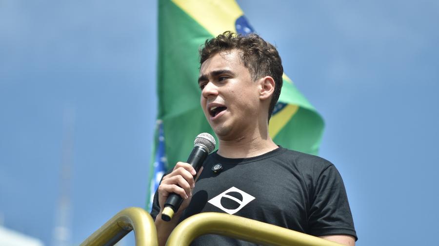 O deputado federal Nikolas Ferreira participa de ato com Jair Bolsonaro, em Copacabana