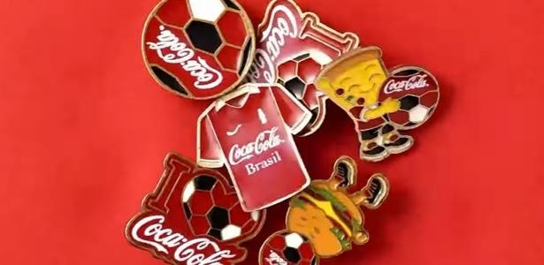 Coca-Cola ativa Copa do Mundo com distribuição de pins colecionáveis