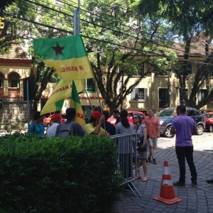 Michel Temer foi recebido em Porto Alegre com manifestações de grupos contrários ao impeachment - Flávio Ilha/UOL