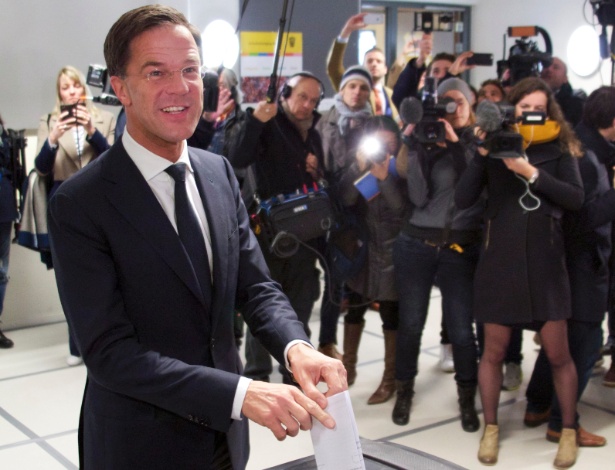 Primeiro-ministro Mark Rutte vota em Haia - Sylvia Lederer/ Xinhua
