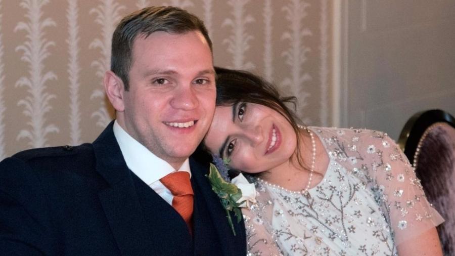 Matthew Hedges, ao lado da esposa Daniela Tejada, foi acusado de ser um espião britânico - Daniela Tejada via BBC