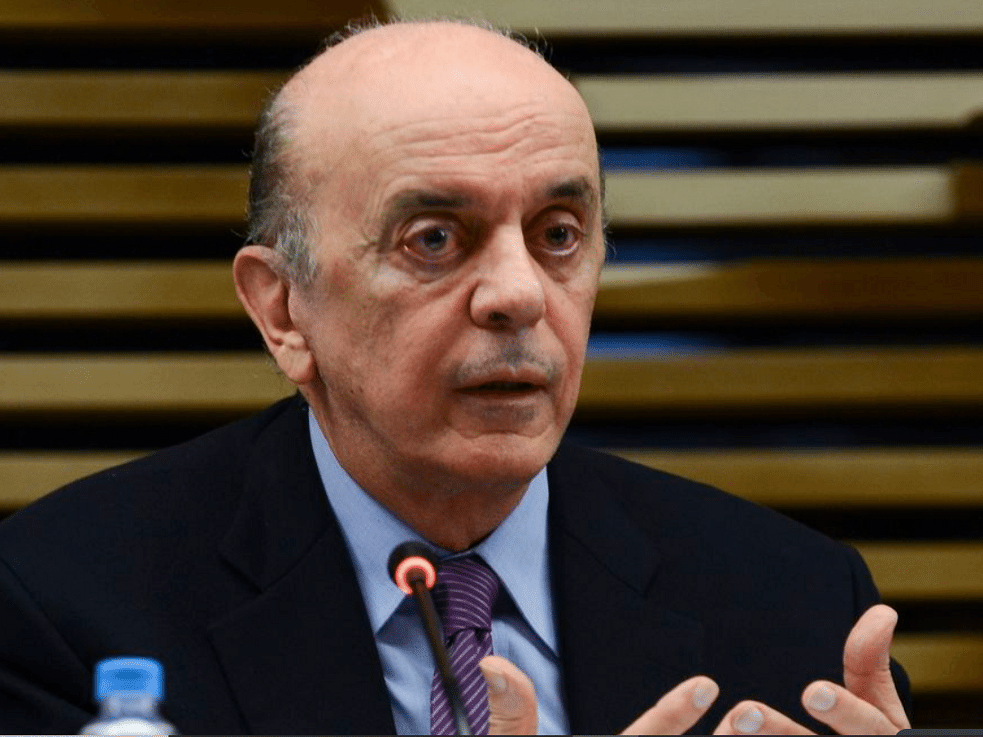José Serra tira licença do Senado para tratar Parkinson