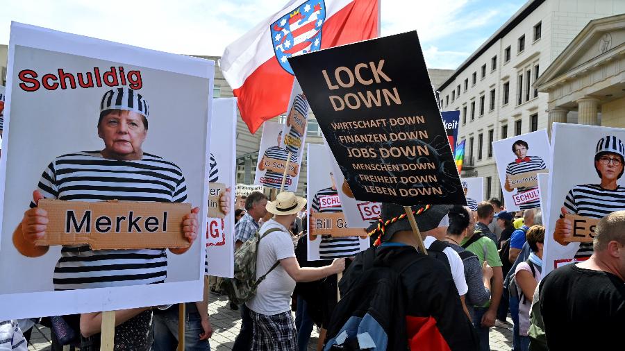 Negacionistas protestam contra restrições para o combate à pandemia do novo coronavírus em Berlim, na Alemanha - John Macdougall/AFP
