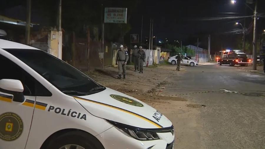 Polícia suspeita que briga entre facções tenha ocasionado tiroteio dentro de bar em Porto Alegre; três pessoas estão internadas em estado grave - RBS TV/Reprodução de vídeo