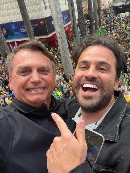Coach Pablo Marçal ao lado do ex-presidente Jair Bolsonaro (PL) em foto de 2022