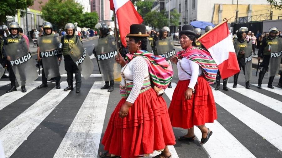 A onda de protestos no Peru chegou à capital na quinta-feira (19/01) - GETTY IMAGES