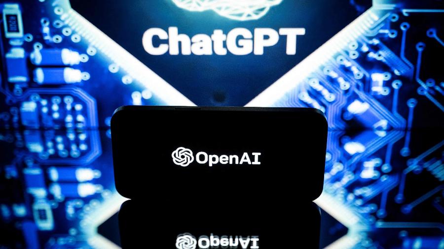 ChatGPT é um bot inteligente que atende a solicitações, como responder perguntas ou escrever textos sobre determinado tema - Lionel Bonaventure/AFP