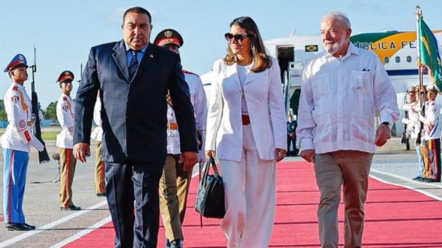 O presidente do Lula (PT) e a primeira-dama Janja desembarcam em Cuba