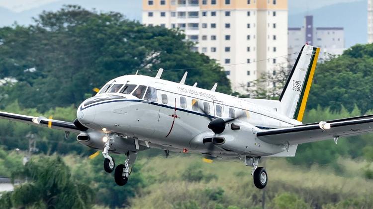 Avião modelo EMB-110 usado pela Força Aérea Brasileira