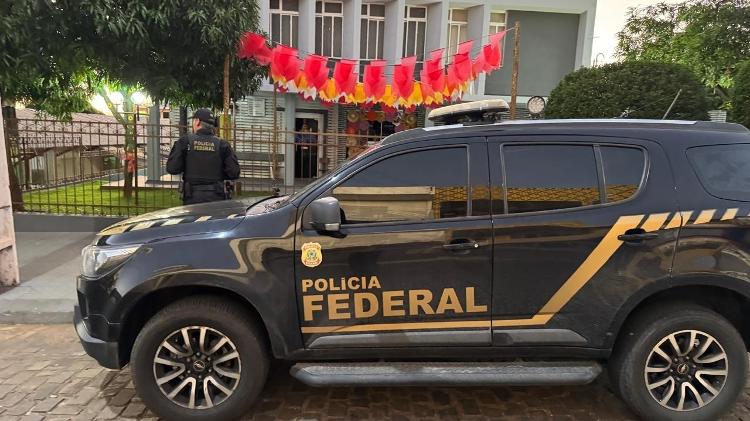 Viatura da Polícia Federal em frente à Prefeitura de Boquira, na Bahia Viatura da Polícia Federal em frente à Prefeitura de Boquira, na Bahia