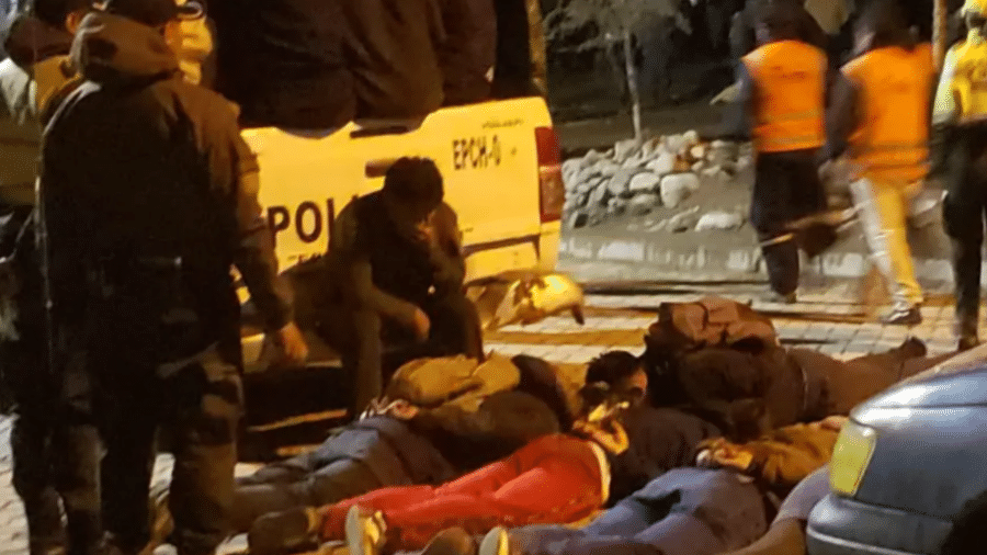 Bolívia: 12 pessoas são presas ao saquear dinheiro de avião após acidente