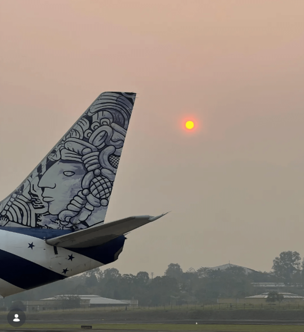 Avião com 118 haitianos fica retido em SP; maioria tinha visto falsificado - undefined