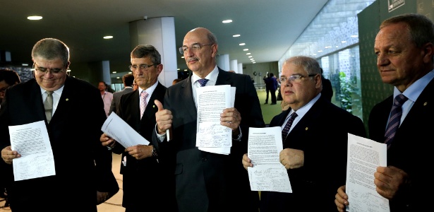 Parlamentares apresentam manifesto contra a postura do PMDB perante o governo da presidente Dilma Rousseff - Alan Marques/ Folhapress