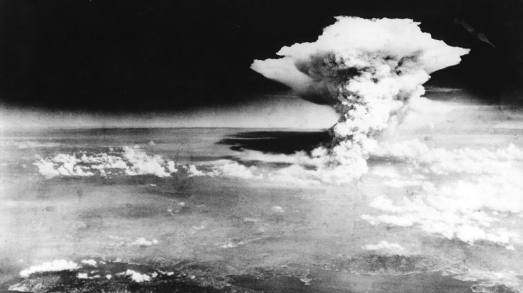 Ondas de radiação cobriram a paisagem após a explosão da primeira bomba atômica em Hiroshima, Japão. Em 6 de agosto de 1945 a bomba Little Boy foi lançada na cidade causando a morte de mais de 140 mil pessoas.  - U.S. Army/Hiroshima Peace Memorial Museum/Reuters - U.S. Army/Hiroshima Peace Memorial Museum/Reuters