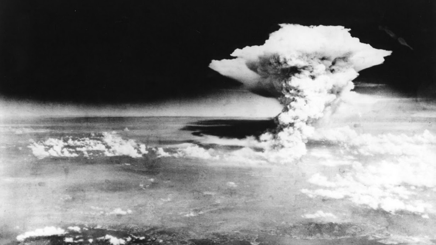 Ondas de radiação cobriram a paisagem após a explosão da primeira bomba atômica em Hiroshima, Japão, em 1945