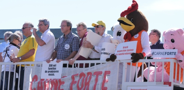 Um ato em defesa da carne brasileira foi organizado por representantes do agronegócio de Santa Catarina, neste sábado (25) - Tarla Wolski/Estadão Conteúdo