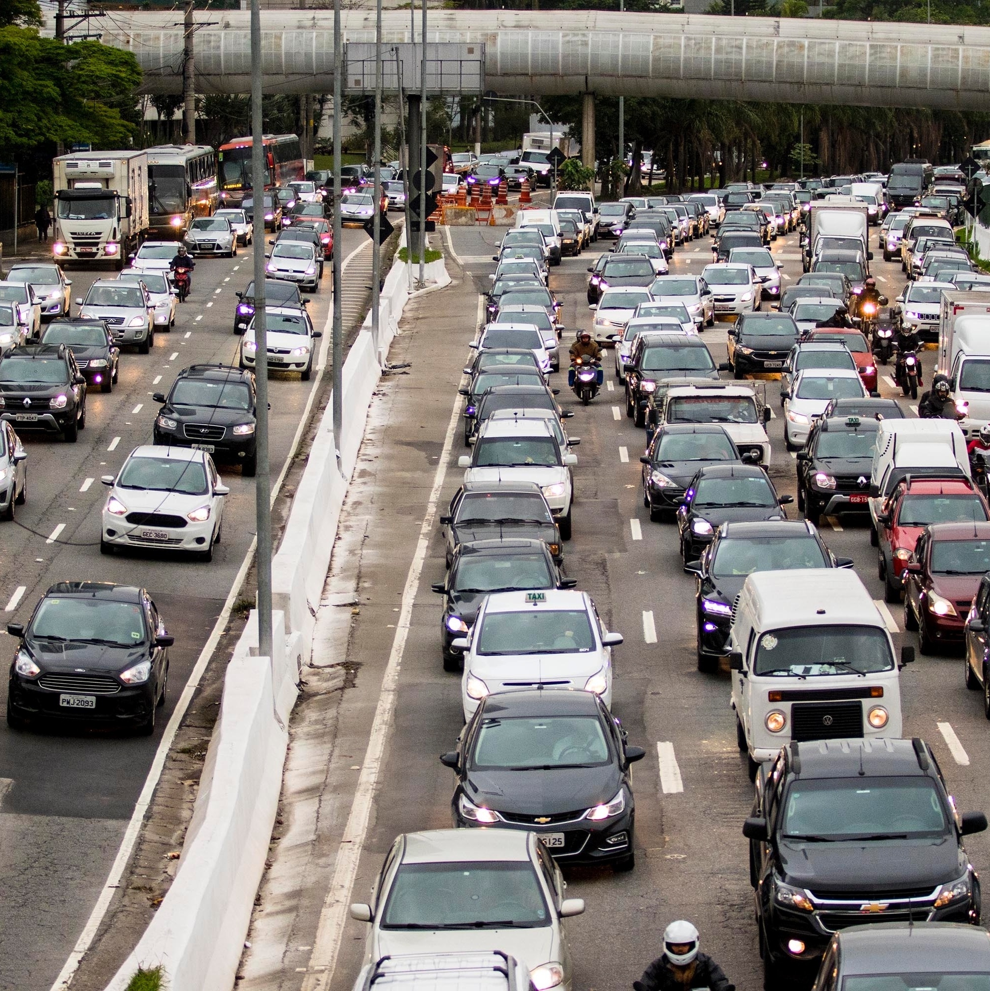 Na contramão da capital, transporte individual cresce na Grande São Paulo -  06/07/2019 - UOL Notícias