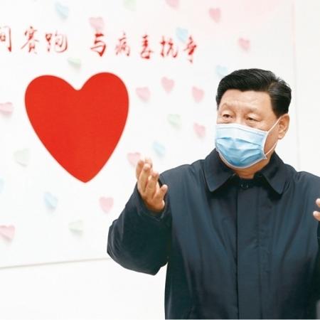 Presidente chinês, Xi Jinping informou que Pequim intensificará os ajustes políticos para amortecer o golpe na economia causado pelo surto - Divulgação