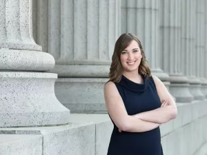 Sarah McBride se torna primeira pessoa trans eleita para o Congresso dos EUA