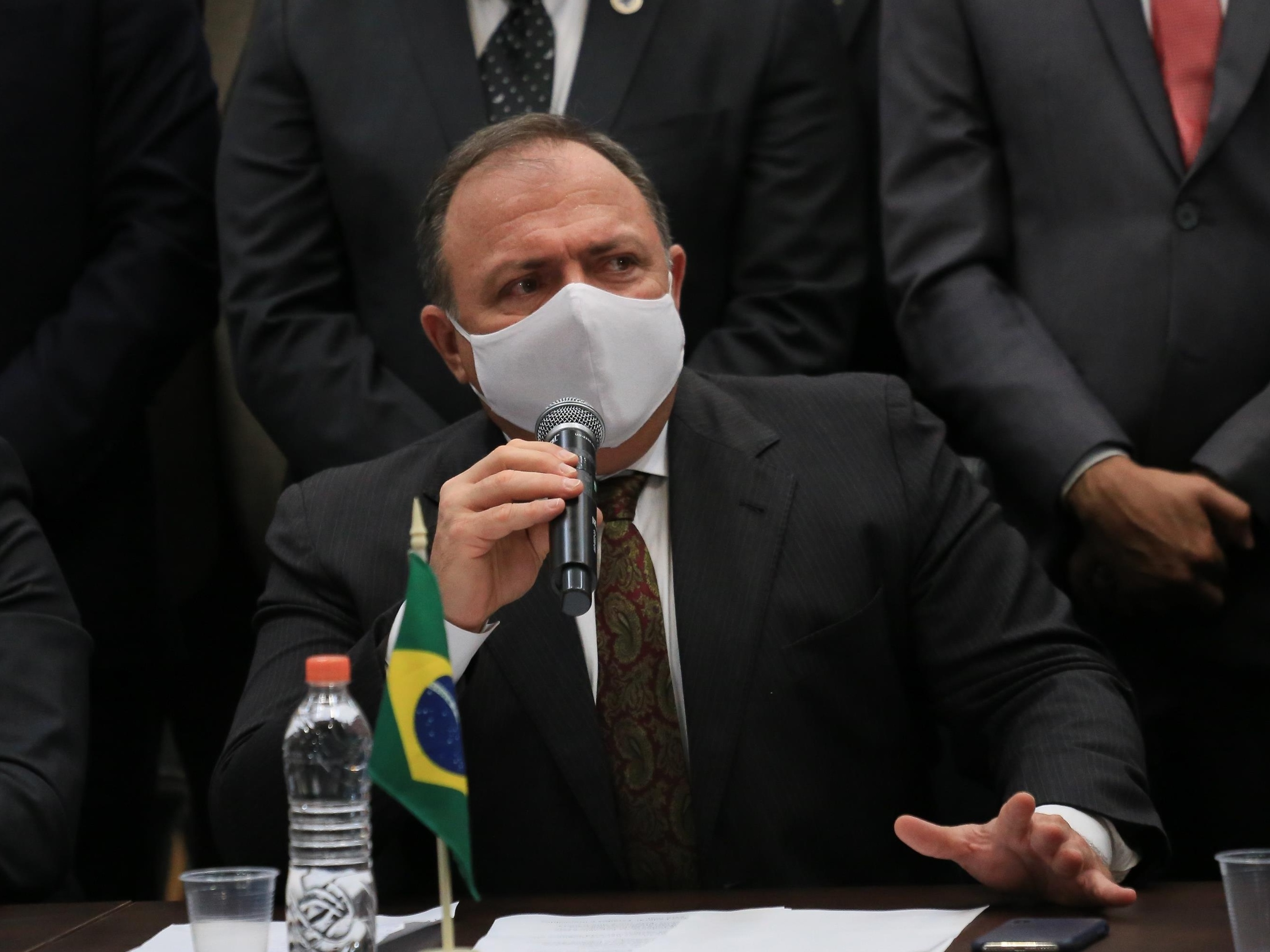 Confederação dos municípios pede saída de Pazuello por falhas na vacinação