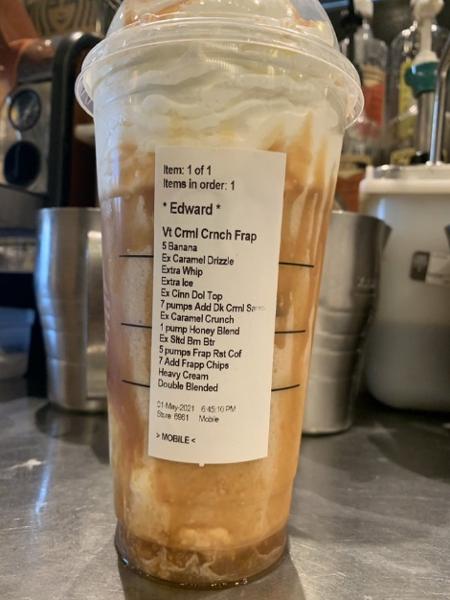 Cliente pediu um total de 13 itens em seu drink no Starbucks - Reprodução/Twitter