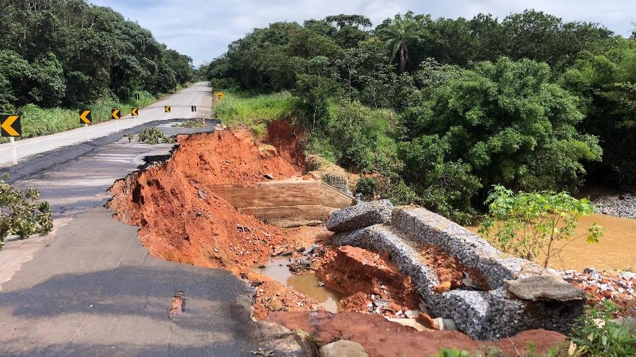Chuvas deixaram rastro de destruição pelas estradas de Minas Gerais - Por Leticia Augusto e Marta Nogueira