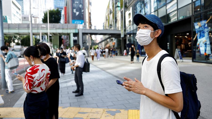 O morador de Tóquio de 38 anos cobra 10 mil ienes por reserva para acompanhar clientes e simplesmente "existir" como acompanhante - REUTERS/Kim Kyung-Hoon