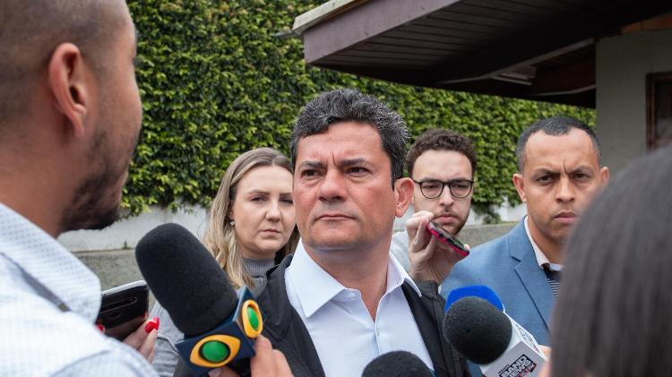 Moro logo antes de votar em Curitiba no ano passado: partidos questionam pré-campanha presidencial