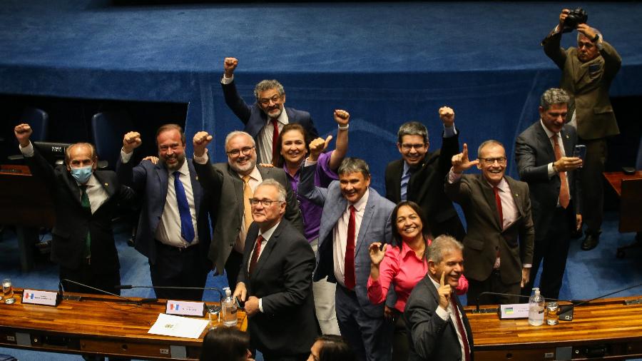 Senadores comemoraram a aprovação da PEC da Transição, que aumenta o teto de gastos em R$ 145 bilhões - Wilton Junior/Estadão Conteúdo