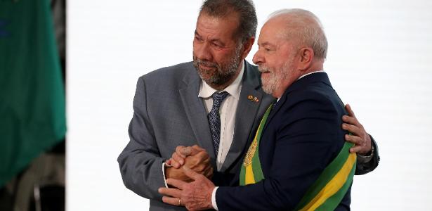 Ministro Carlos Lupi (à esq.) disse que o governo Lula precisa discutir a "antirreforma da Previdência"