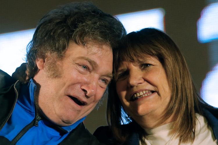 Milei e Bullrich, que foi sua rival no primeiro turno presidencial Milei e Bullrich, que foi sua rival no primeiro turno presidencial