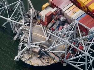 EUA mantêm presa há quase 2 meses tripulação de navio que derrubou ponte