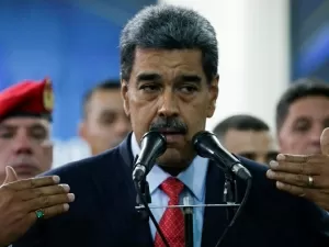 Crítica do Centro Carter e atas da oposição encurralam Maduro