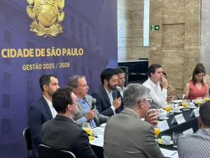 Nunes promete CEUs e corredor de ônibus atrasados em cem primeiros dias