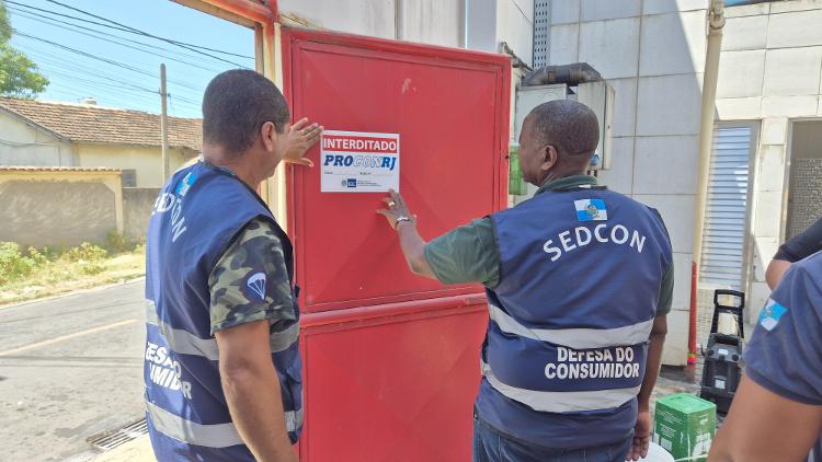 Fábrica da Doce Verão foi interditada na última quinta-feira (6) Fábrica da Doce Verão foi interditada na última quinta-feira (6)